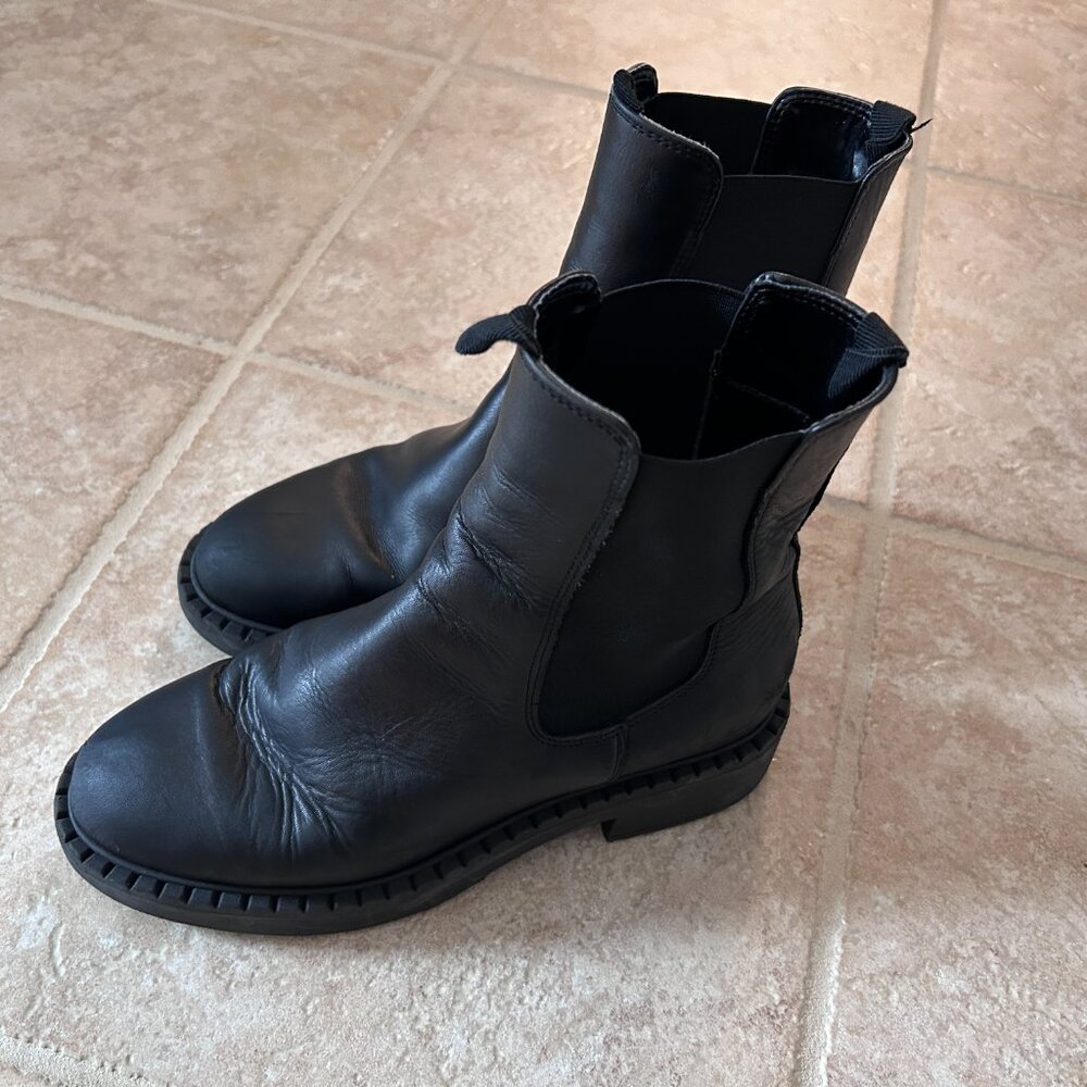 GEMS Italian Brand Leather Chelsea Booties - Size 8 | 38 EU